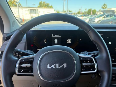 Used 2026 Kia Carnival FWD image 25