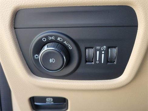 New 2025 Jeep Grand Cherokee Limited image 22