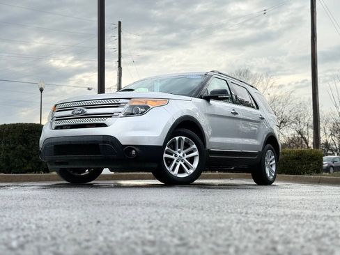 Used 2015 Ford Explorer XLT AWD/4WD image 2