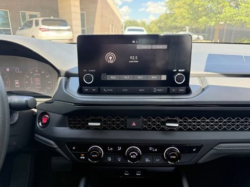 Used 2025 Honda Accord SE image 15