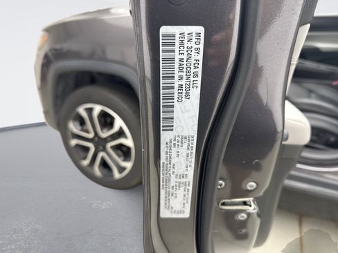 Used 2022 Jeep Compass Limited AWD/4WD image 19
