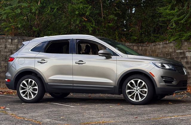 Used 2017 Lincoln MKC Select w/ Select Plus Package AWD/4WD image 3