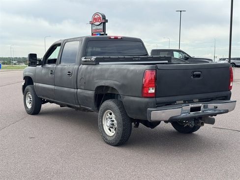 Used 2005 GMC Sierra 2500 SLE w/ Heavy-Duty Power Package AWD/4WD image 4
