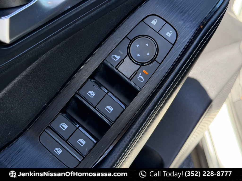 Used 2023 Nissan Rogue SV w/ SV Premium B Package FWD image 31