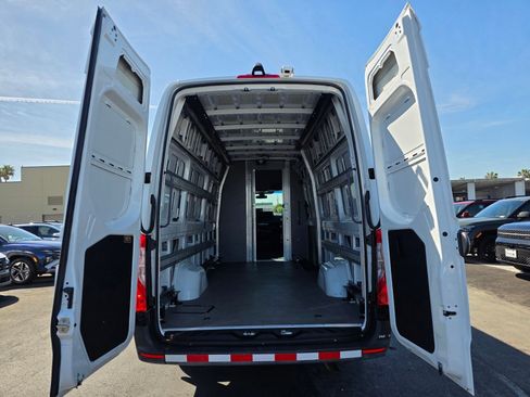 Used 2020 Mercedes-Benz Sprinter 2500 image 13