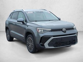 Used 2025 Volkswagen Taos SE FWD video 3