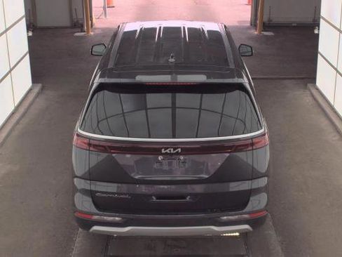 Used 2022 Kia Carnival LX FWD image 4