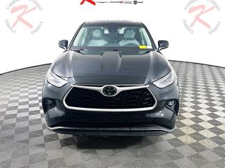 Used 2022 Toyota Highlander LE video 2