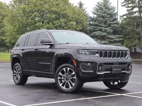 Used 2022 Jeep Grand Cherokee Overland AWD/4WD image 2