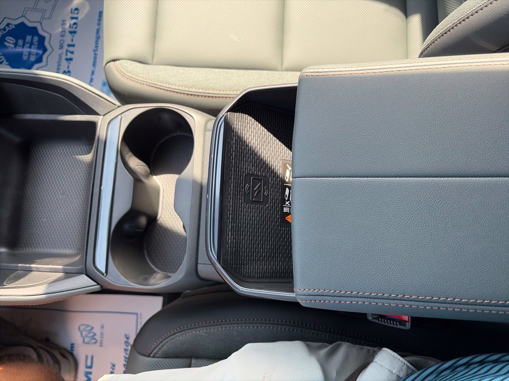 New 2027 GMC Terrain AT4 w/ LPO, Black Badging Package AWD/4WD image 24