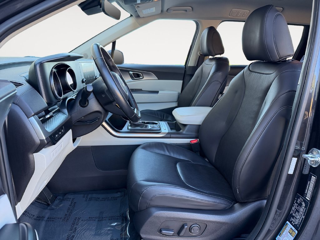 Used 2022 Kia Carnival LX FWD image 14