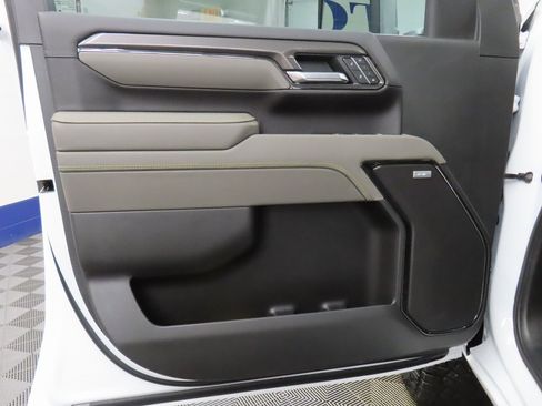 Used 2025 Chevrolet Silverado 2500 ZR2 w/ Technology Package image 81