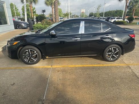 Used 2025 Nissan Sentra SV image 3