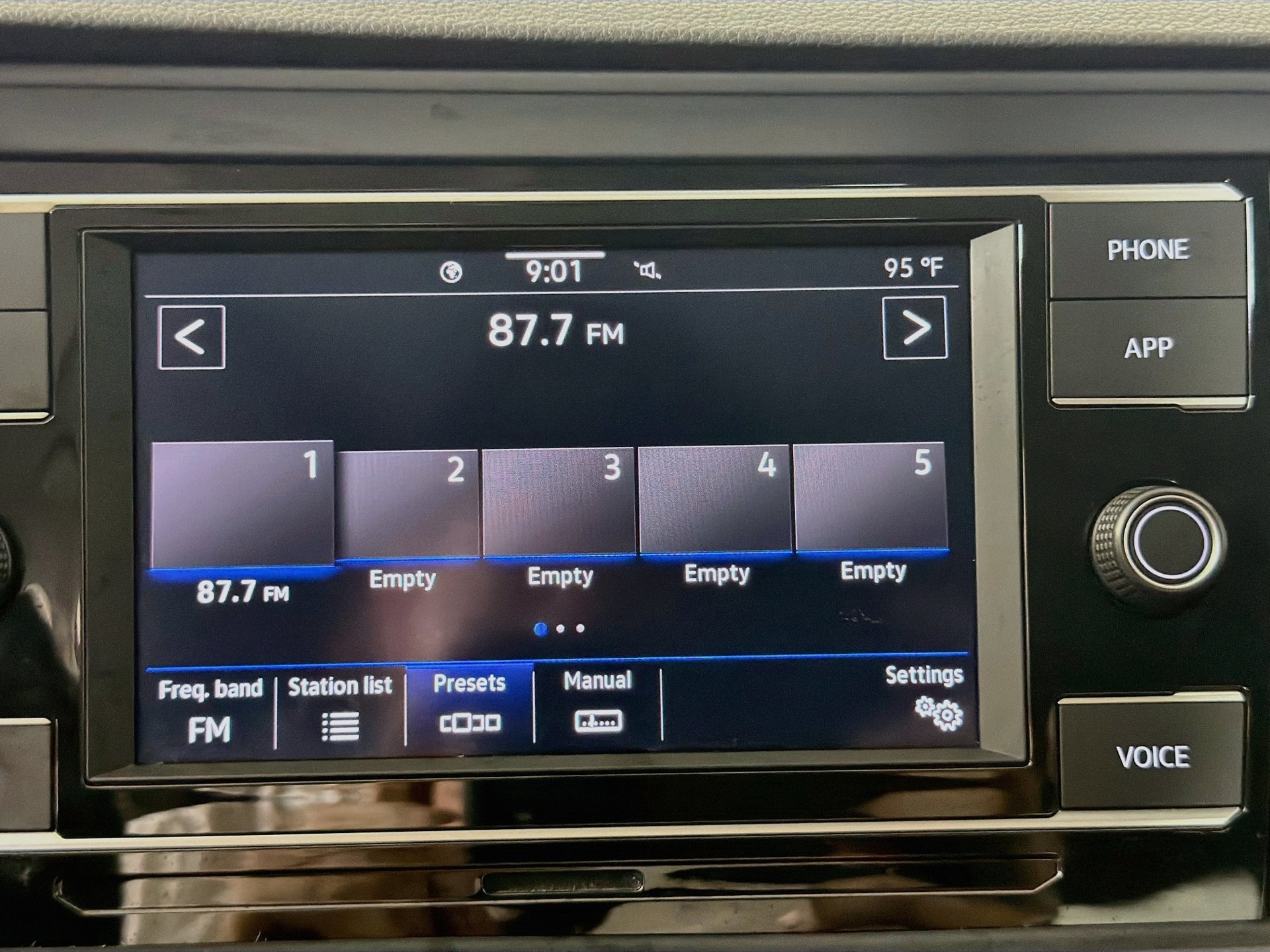 Used 2022 Volkswagen Jetta SE FWD image 13
