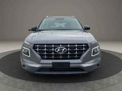 Used 2022 Hyundai Venue Limited w/ Cargo Package image 2