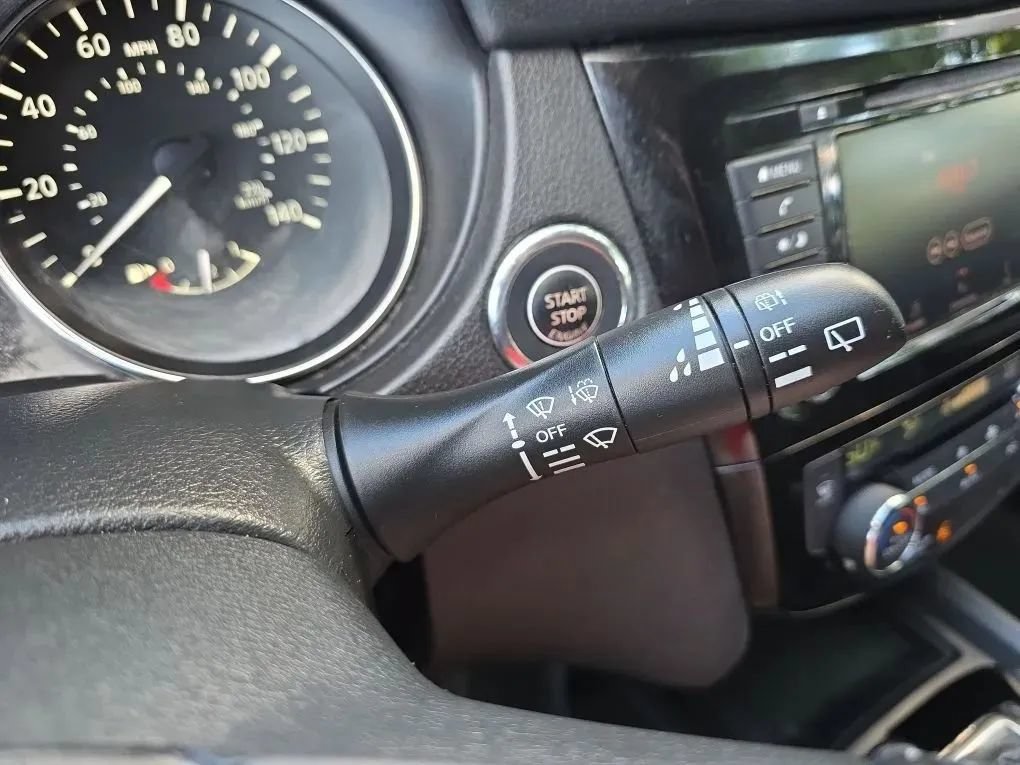 Used 2020 Nissan Rogue SV FWD image 22