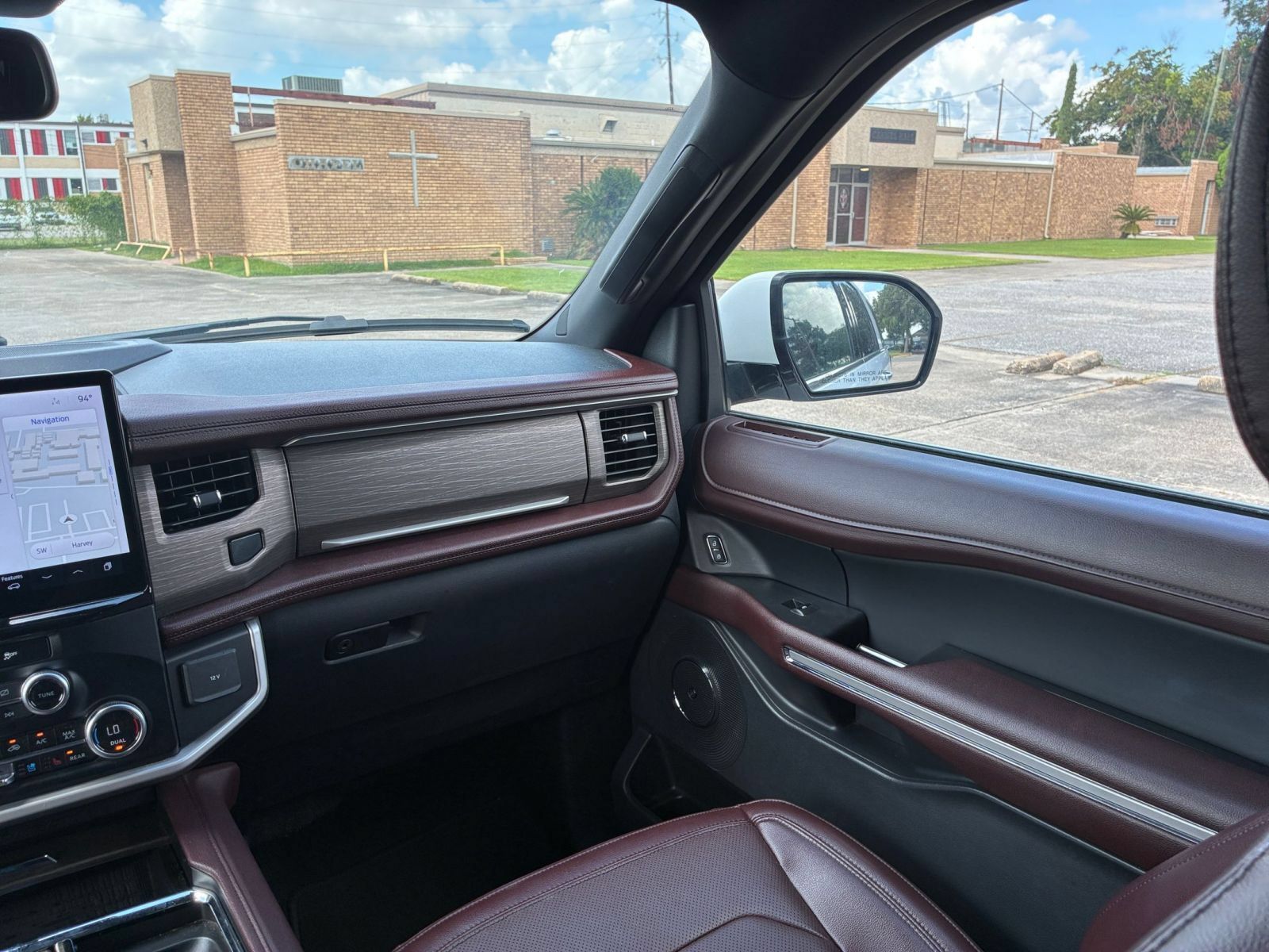 Used 2024 Ford Expedition Limited AWD/4WD image 39