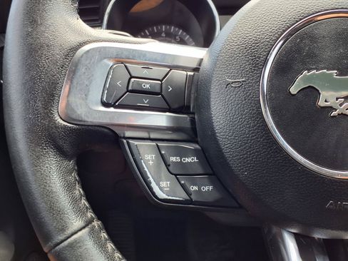 Used 2017 Ford Mustang Coupe RWD image 18