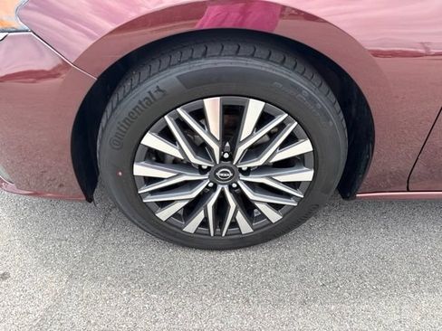 Used 2023 Nissan Altima 2.5 SV FWD image 9