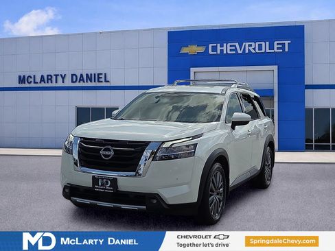 Used 2022 Nissan Pathfinder SL w/ SL Premium Package FWD image 2