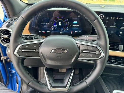 Used 2025 Chevrolet Equinox ACTIV w/ Safety and Technology Package AWD/4WD image 16