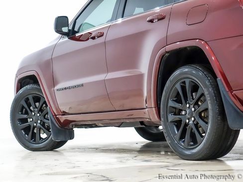 Used 2021 Jeep Grand Cherokee Laredo X image 11