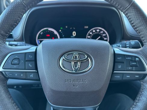 Used 2022 Toyota Sienna Platinum image 20