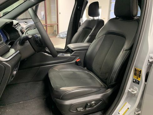 Certified 2024 Jeep Grand Cherokee Altitude AWD/4WD image 7