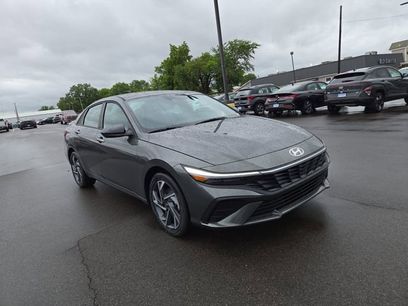 New 2025 Hyundai Elantra SEL