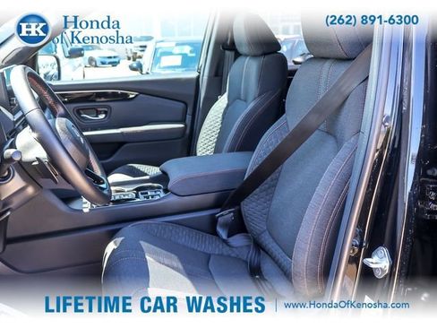 Used 2025 Honda Pilot Sport image 9