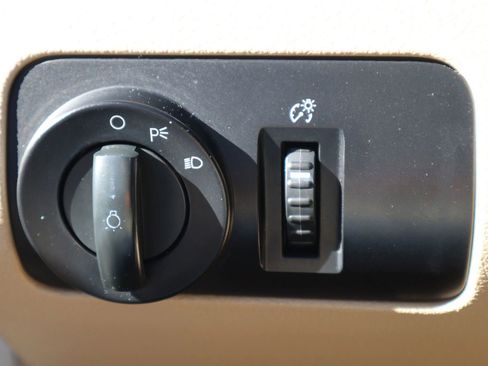 Used 2006 Ford Mustang Convertible image 22