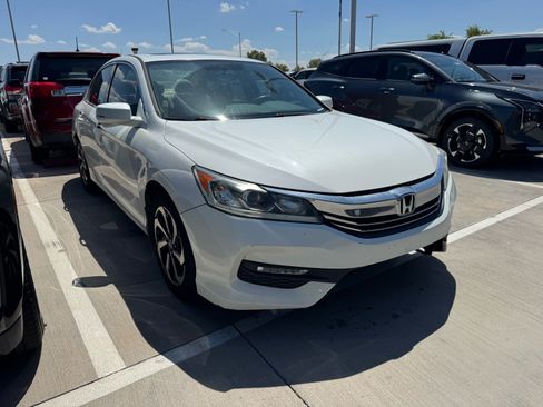 Used 2017 Honda Accord EX image 5
