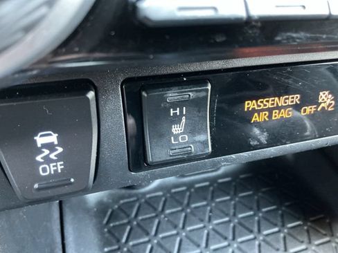 Certified 2022 Toyota RAV4 SE w/ Convenience Package AWD/4WD image 29