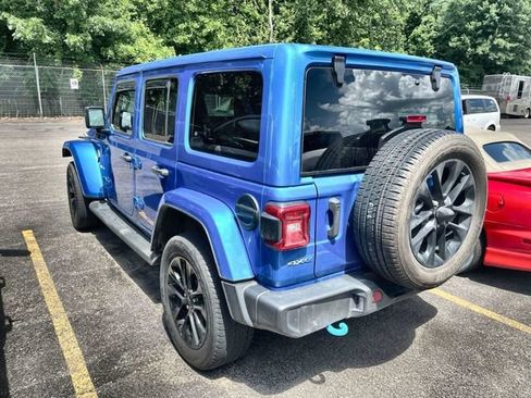 Used 2022 Jeep Wrangler Unlimited Sahara w/ Cold Weather Group AWD/4WD image 2