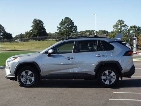 Used 2022 Toyota RAV4 XLE image 11