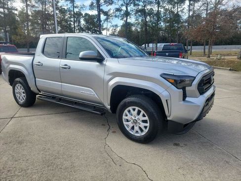 Certified 2025 Toyota Tacoma SR5 image 9