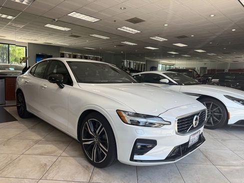 Used 2020 Volvo S60 T6 R-Design image 1