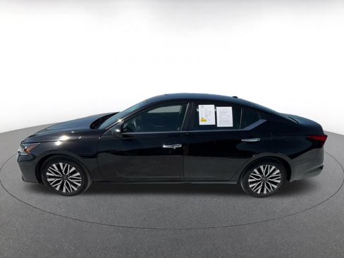Used 2025 Nissan Altima 2.5 SV FWD image 9