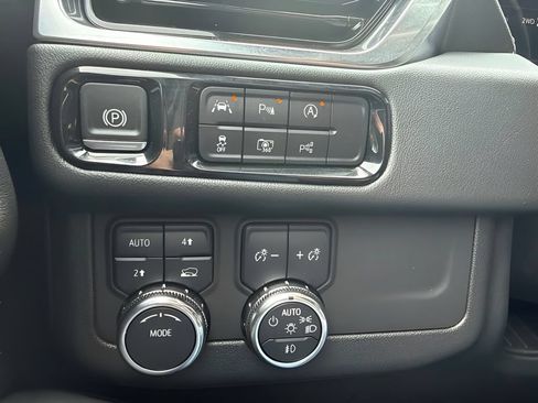 Used 2025 GMC Yukon Denali AWD/4WD image 26