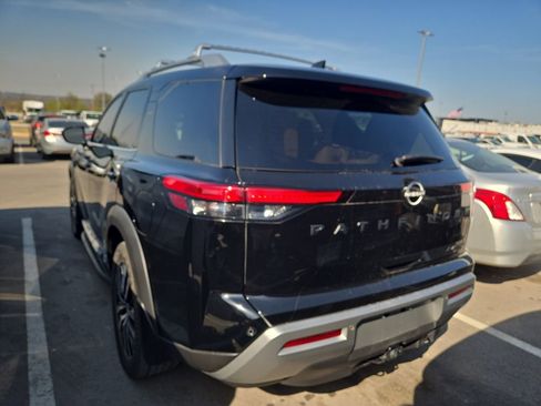 Used 2024 Nissan Pathfinder Platinum w/ Lighting Package (N93) image 2