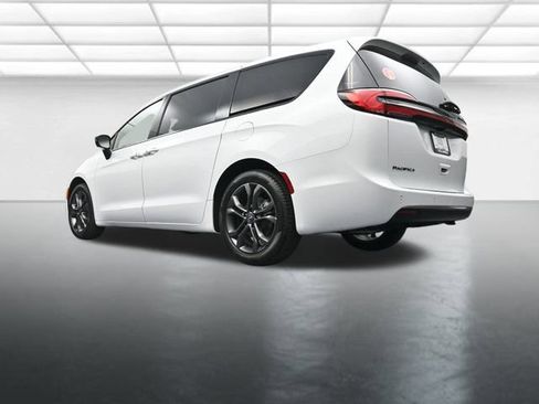 New 2026 Chrysler Pacifica Select image 22