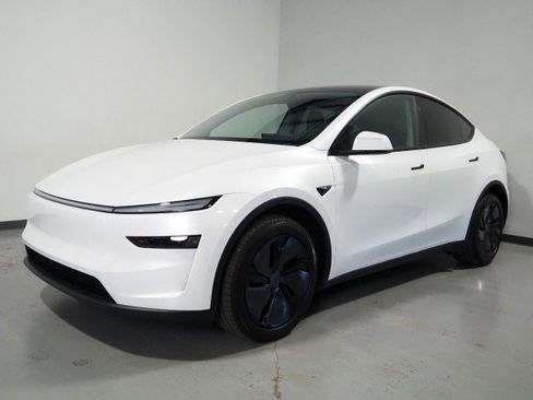 Used 2026 Tesla Model Y Long Range RWD image 11
