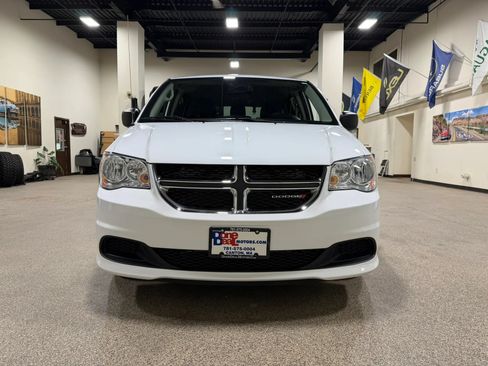 Used 2019 Dodge Grand Caravan SE FWD image 3