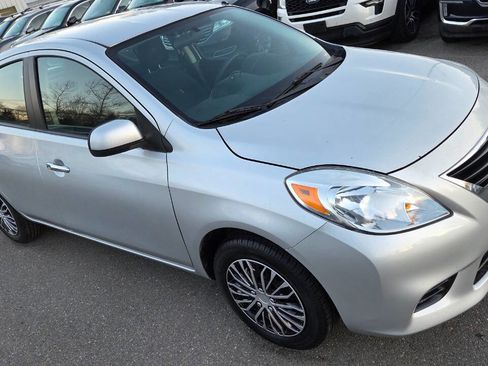 Used 2013 Nissan Versa SV image 18