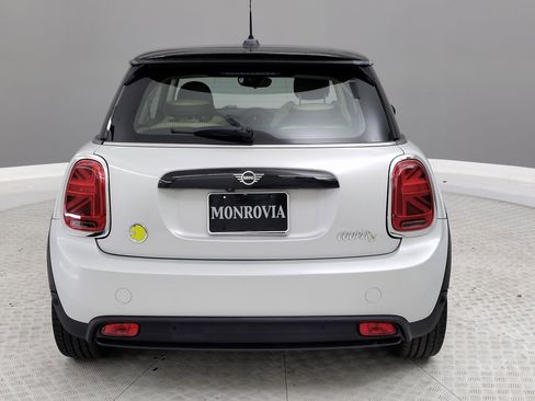 Certified 2022 MINI Cooper SE image 8