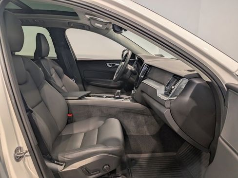 Used 2025 Volvo XC60 B5 Core w/ Climate Package image 32