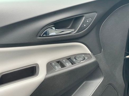 Used 2021 Chevrolet Equinox LS image 12