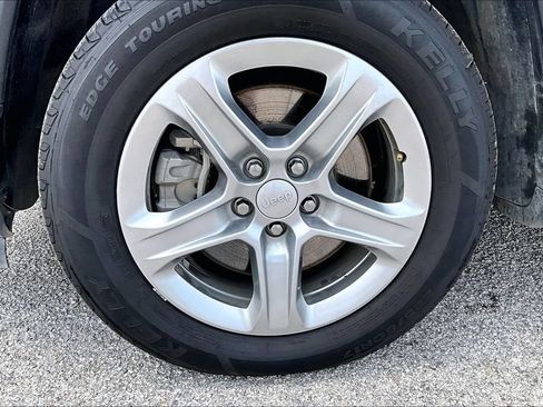 Used 2024 Jeep Compass Latitude AWD/4WD image 9