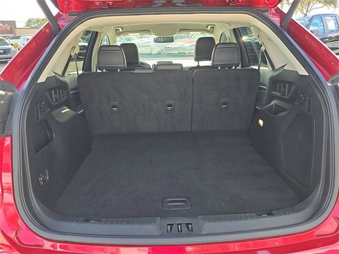 Used 2024 Ford Edge Titanium image 12