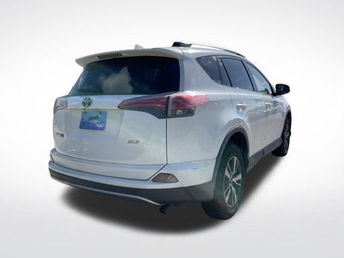 Used 2018 Toyota RAV4 XLE FWD image 6